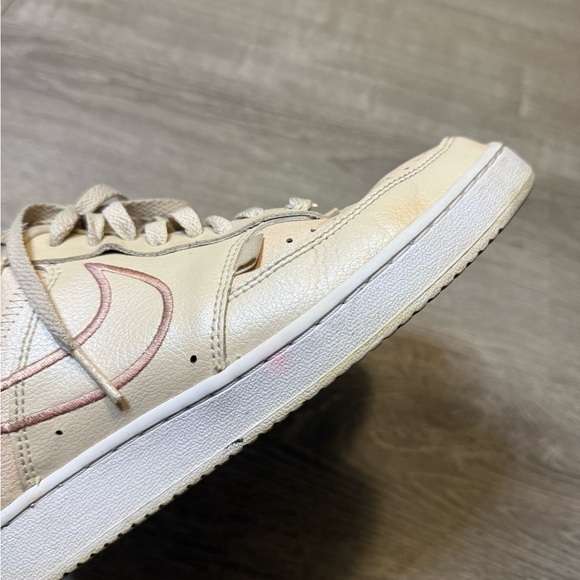 •NIKE• COURT VISION SNEAKERS - Picture 4 of 10